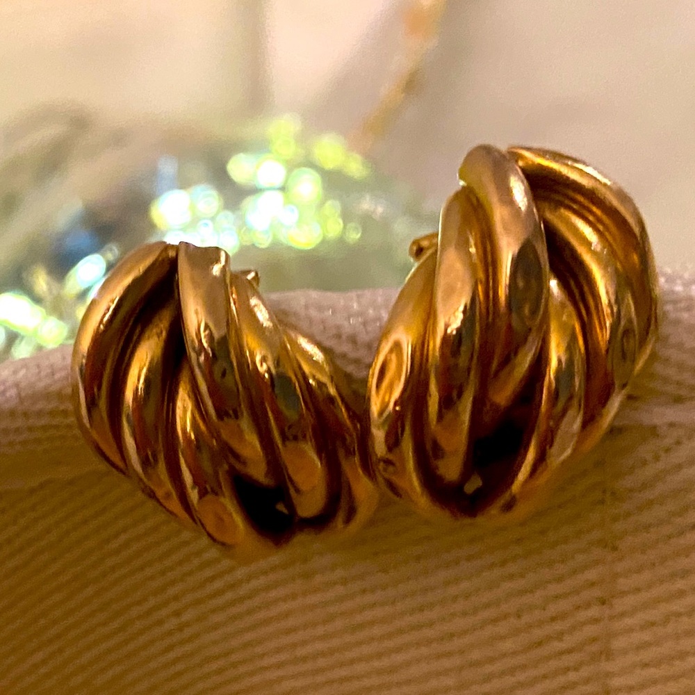 I4kt Gold, Iconic 90’s clasp back Earrings